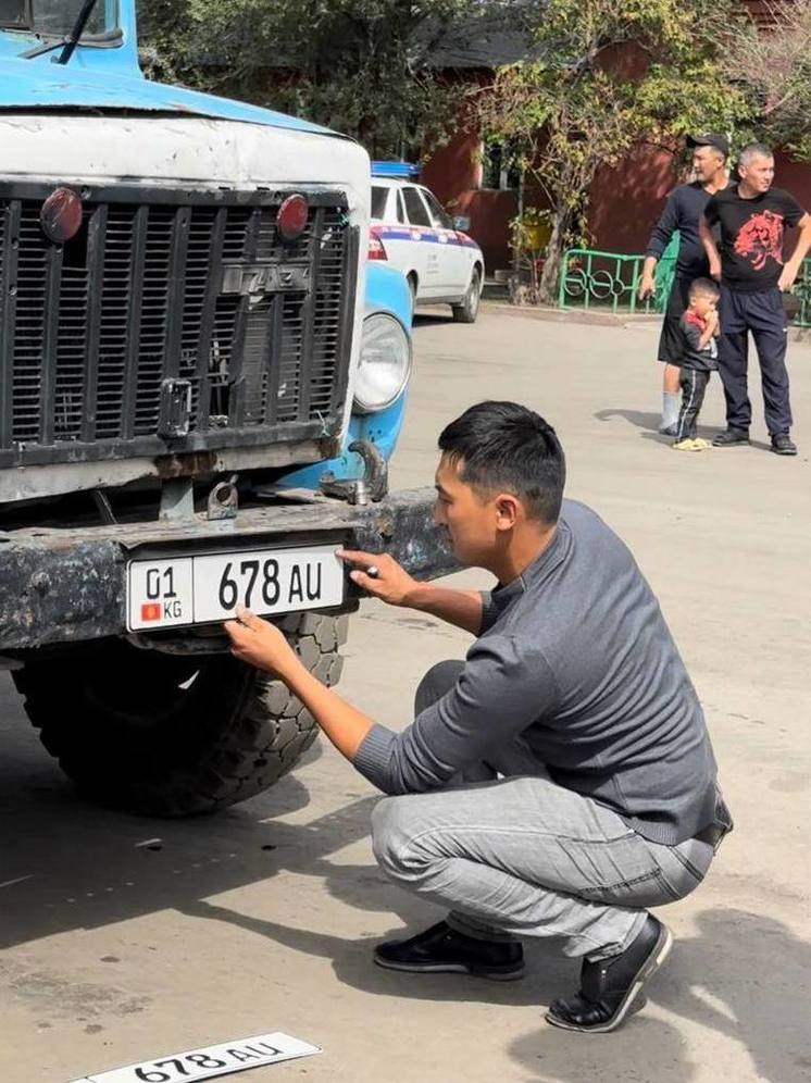 В Бишкеке «Тазалык» получили госномера на машины