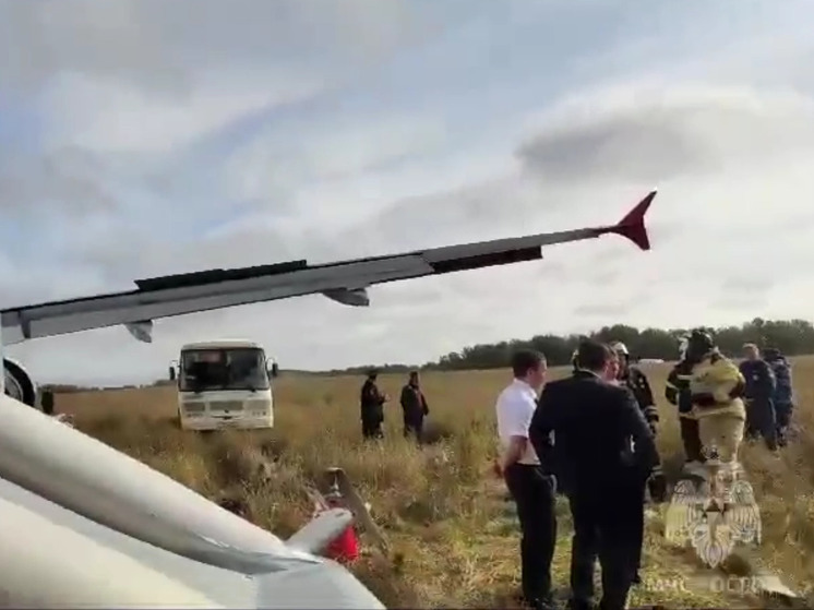 112: предварительная причина аварийной посадки самолета Airbus в поле – отказ гидросистемы