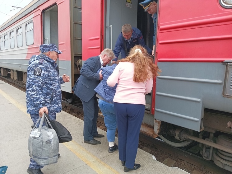 Электричка до Омска отправилась из Новосибирской области с пассажирами экстренно севшего самолета Сочи-Омск