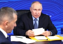Президент РФ Владимир Путин во время выступления на ВЭФ сообщил о невозможности прекращения боевых действий на Украине из-за контрнаступления ВСУ