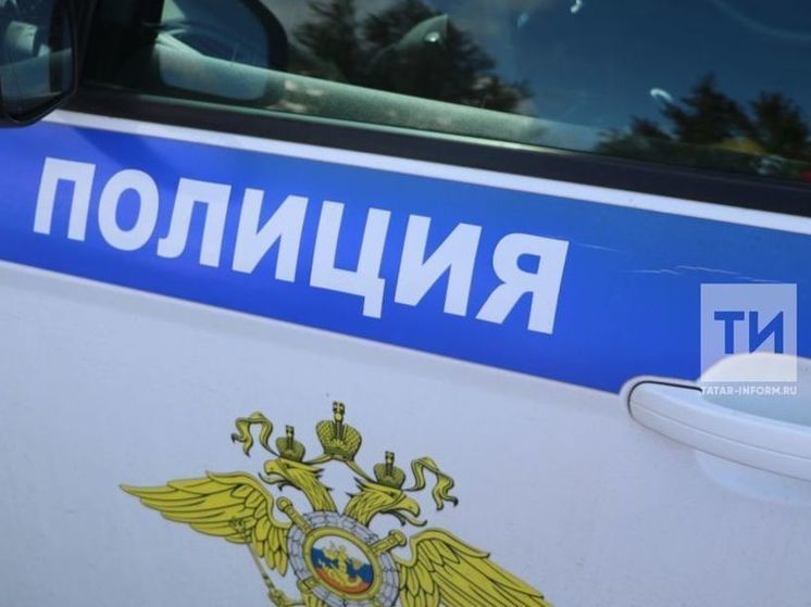 Иномарка сбила девушку на тротуаре в Казани