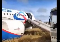 Тормозной путь самолета «Уральских авиалиний» Airbus A320, совершившего экстренную посадку на грунт в поле в Новосибирской области, составил около полутора километров