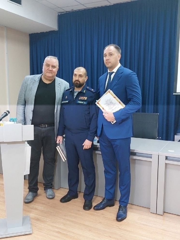 Глава компании «Газпром подземремонт Уренгой» и председатель профсоюза за помощь бойцам СВО получили благодарность от их командиров