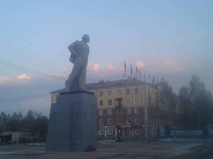 Три молодых человека сломали памятник Ленину в Кургане