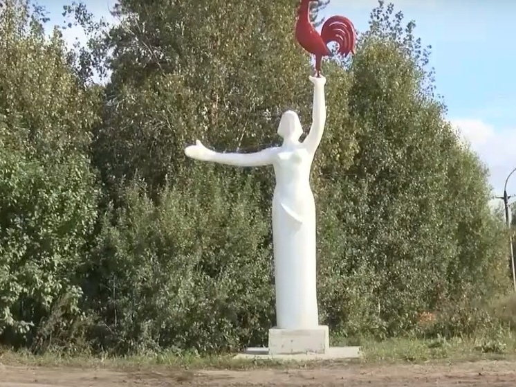 «Женщина с петухом» В Котласе обрела вторую молодость