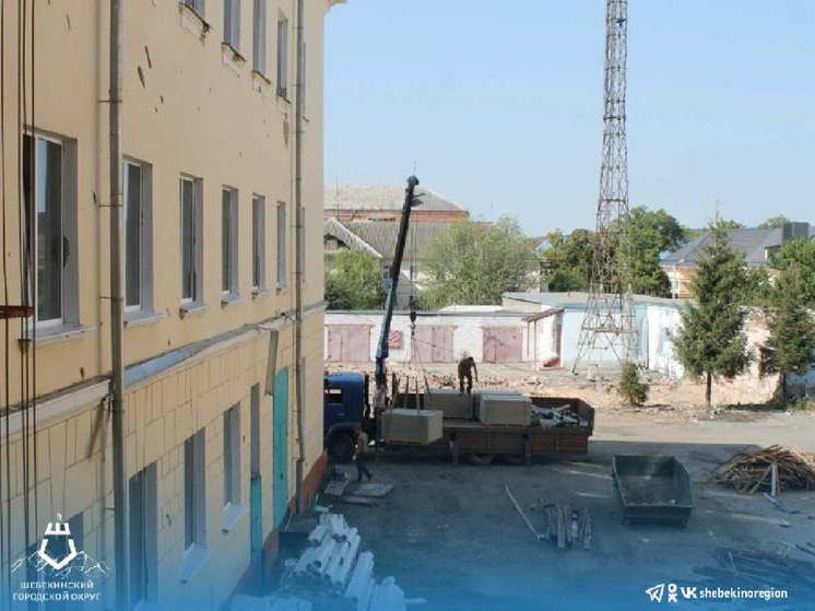 В Шебекино строители продолжают восстановление Дворца культуры