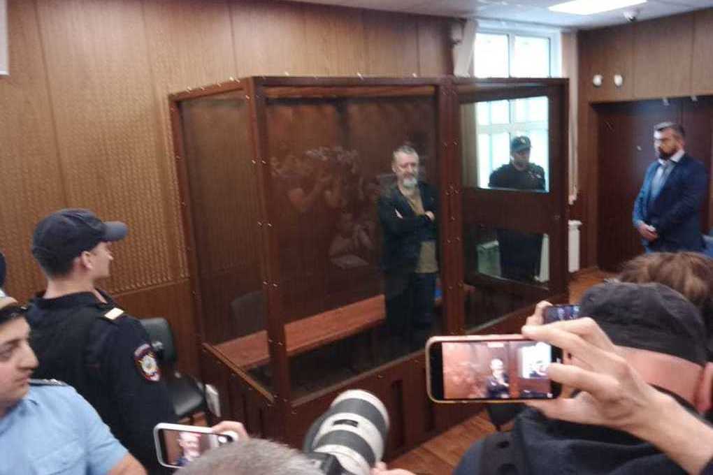 Strelkov asked for house arrest: “There is nothing to do abroad”