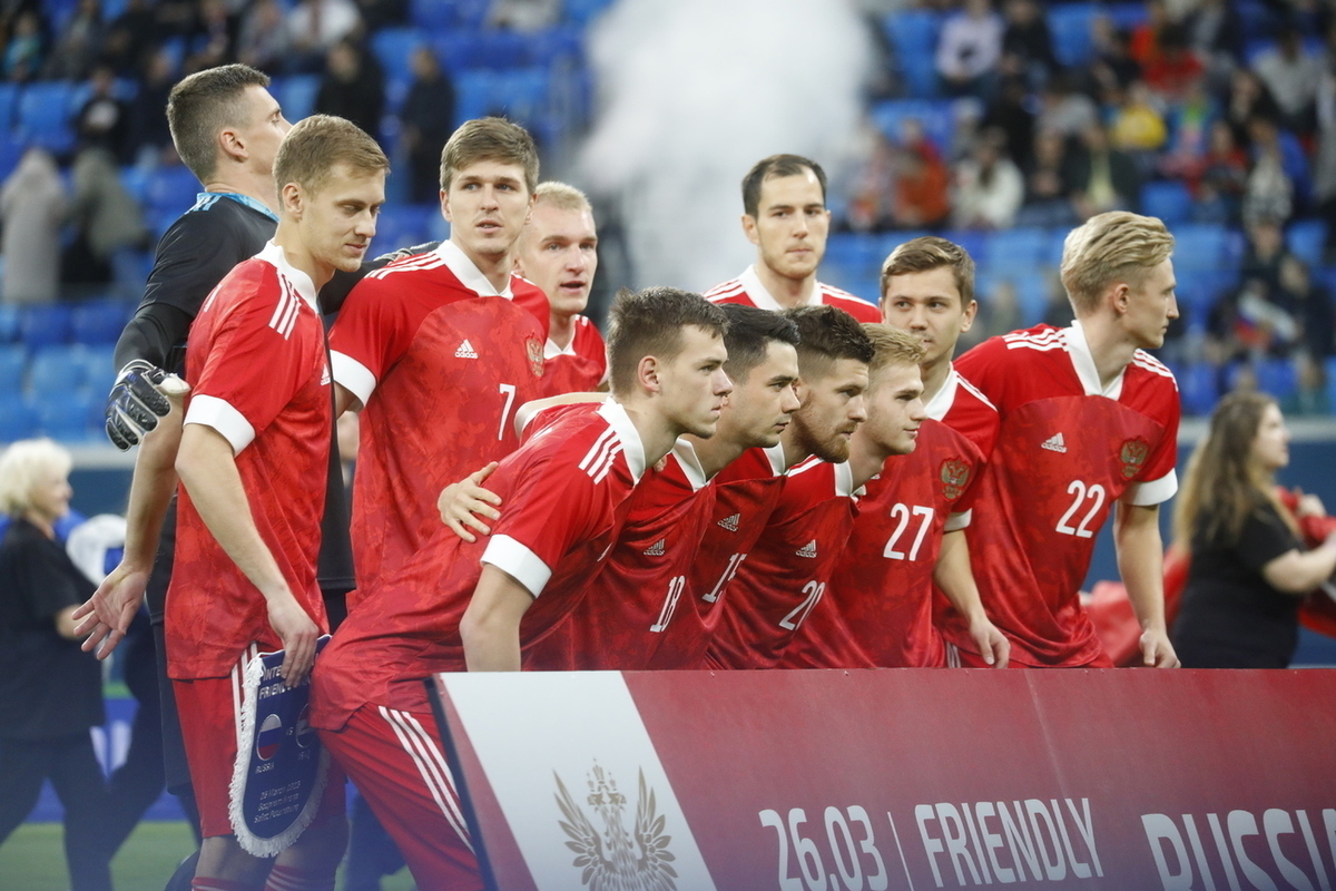 Стал известен стартовый состав сборной России на матч с Катаром