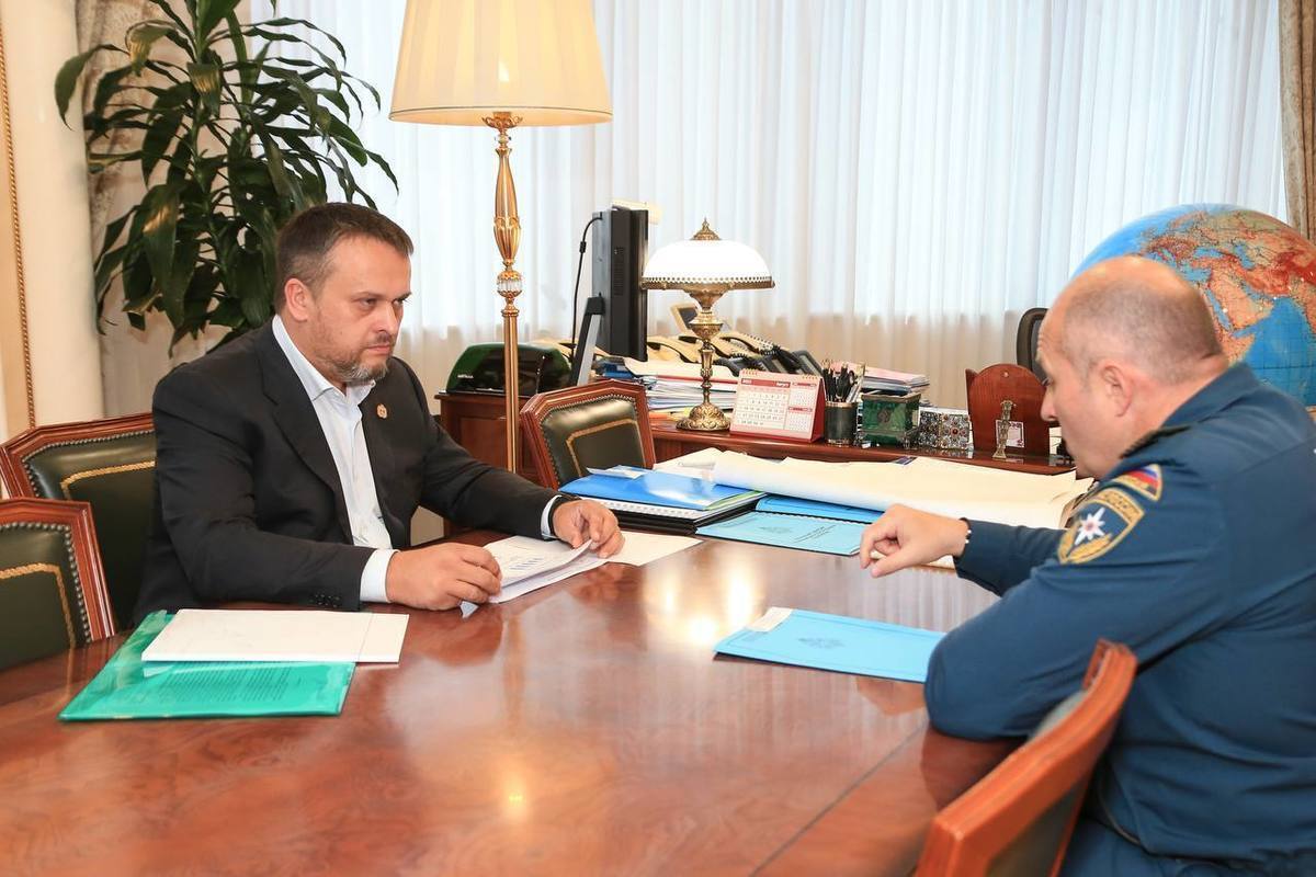 Глава МЧС России провел встречу с губернатором Новгородской области