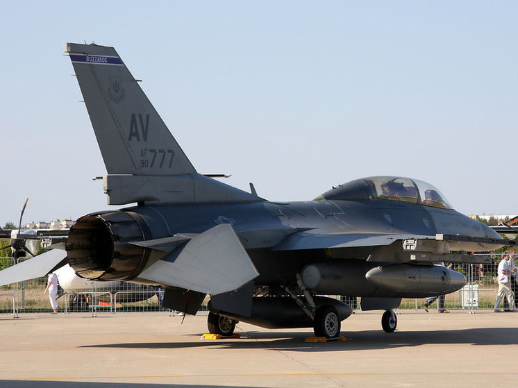 Пилоты ВСУ смогут летать на F-16 через три месяца, заявили в США