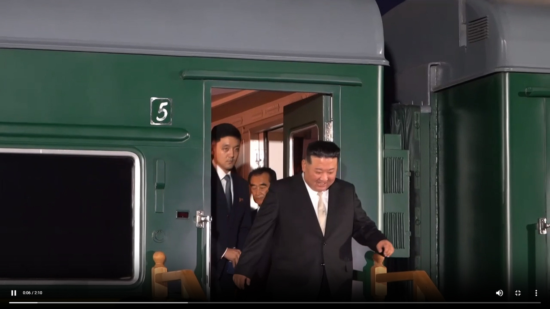 Лидера КНДР Ким Чен Ына торжественно встретили у моста через Туманную в Приморье : фото 