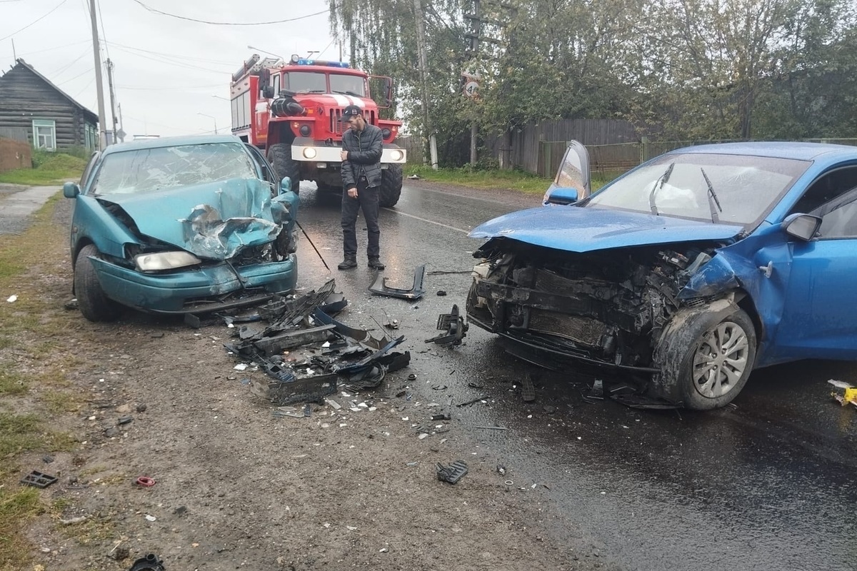 Две иномарки Kia и Toyota столкнулись в селе Зоркальцево под Томском