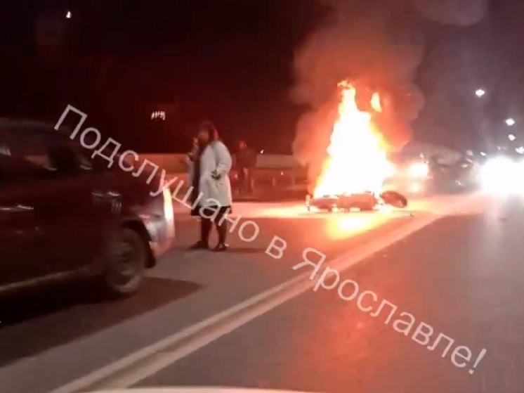 В Ярославле на мосту чуть не сгорел мотоциклист
