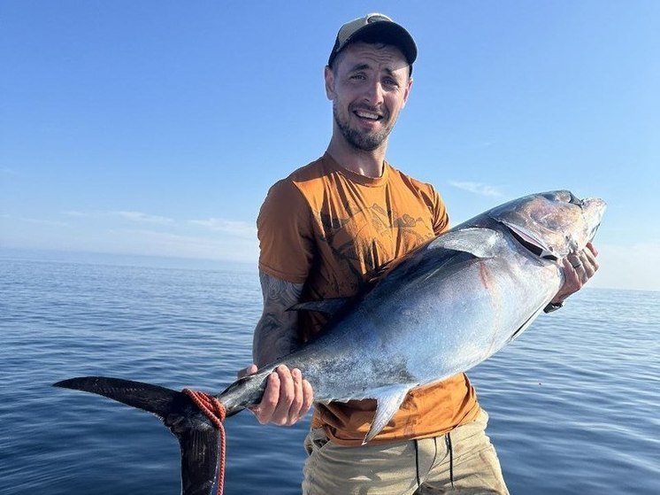 «Тянул почти 30 минут»: житель Сахалина рассказал о незабываемой рыбалке на тунца