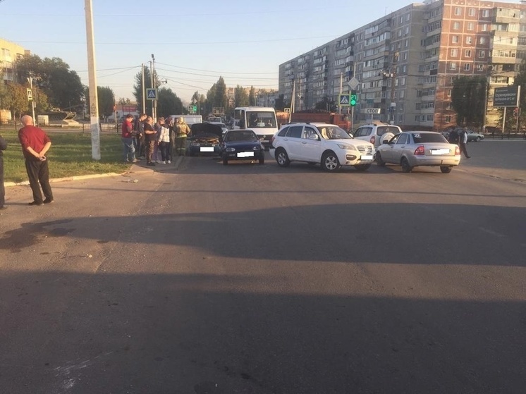 В Ливнах в аварии пострадали женщина и подросток