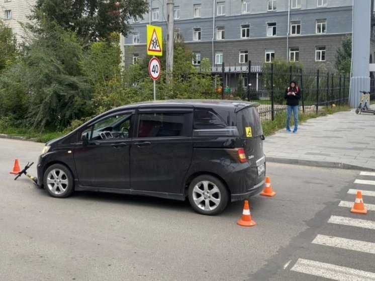 В Новосибирске водитель на Honda сбил 13-летнего подростка на электросамокате