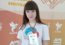 3 сентября студентка Алтайской академии гостеприимства Анна Анискина спасла жизнь молодому мужчине, которому стало плохо на остановке в Барнауле