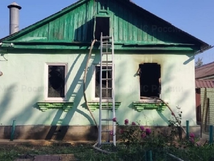 В Орле из горящего дома спаслись три человека