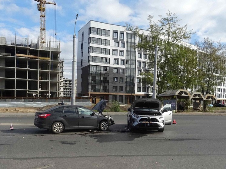 На перекрестке в Архангельске в ДТП пострадала женщина
