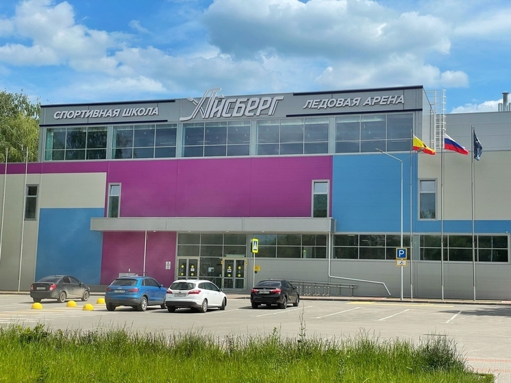 У спортшколы «Айсберг» в Рязани начали устанавливать шумозащитные экраны