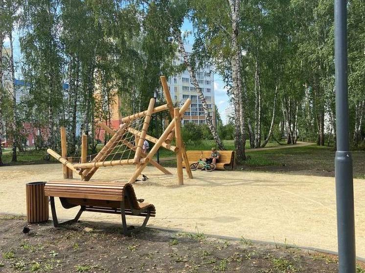 В Челябинске дети порезали ноги на новой игровой площадке