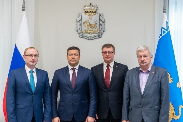 Победивший на выборах губернатор Михаил Ведерников встретился с оппонентами