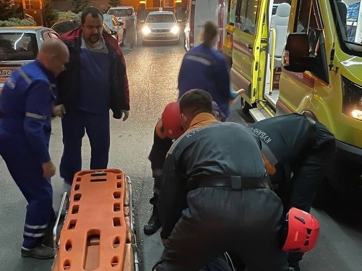 В Анапе спасатели оказали помощь мужчине, выпавшему из окна