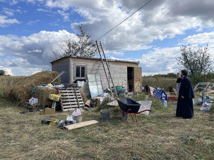 В Орловской области епархия помогла сгоревшему приюту для животных
