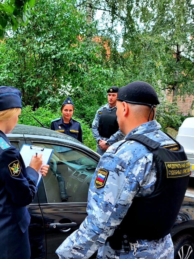 Неплательщик алиментов в Карелии лишился автомобиля