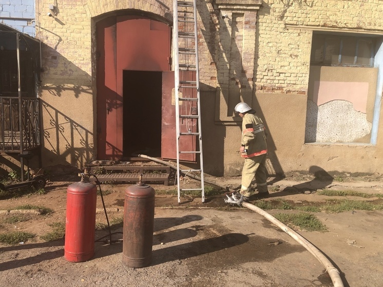 В Орле ликвидировали пожар производственного здания без пострадавших