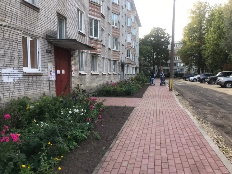 В Гатчине благоустроят дворы на улице Хохлова