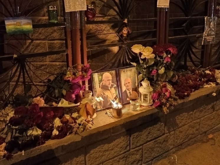 В центре Новосибирска убрали мемориал погибшему руководству ЧВК «Вагнер»