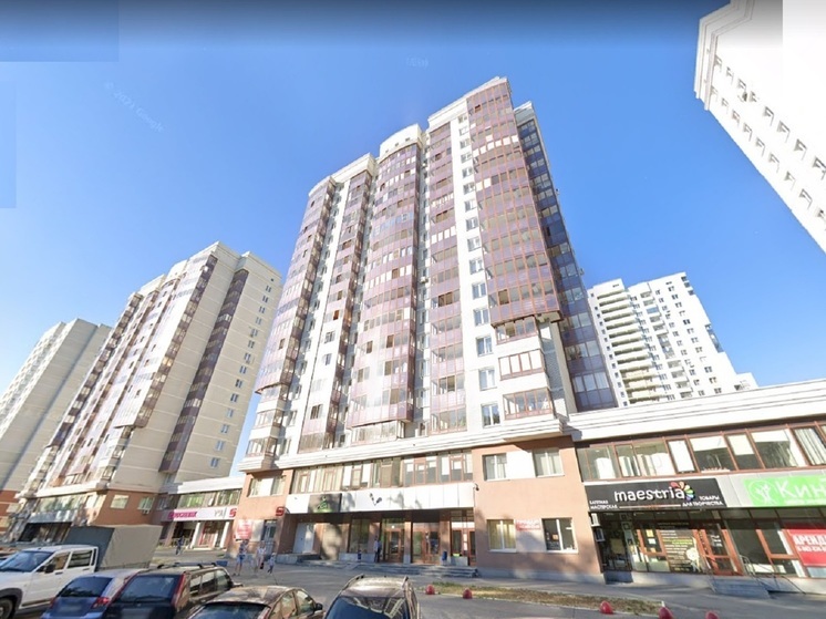 В Екатеринбурге обстреляли шариками фитнес-клуб на Эльмаше