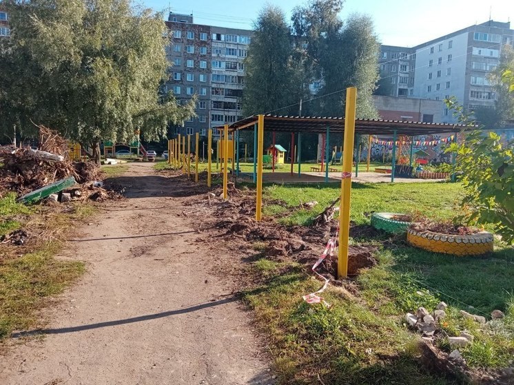 В Ярославле детский сад месяц не работает из-за замены забора