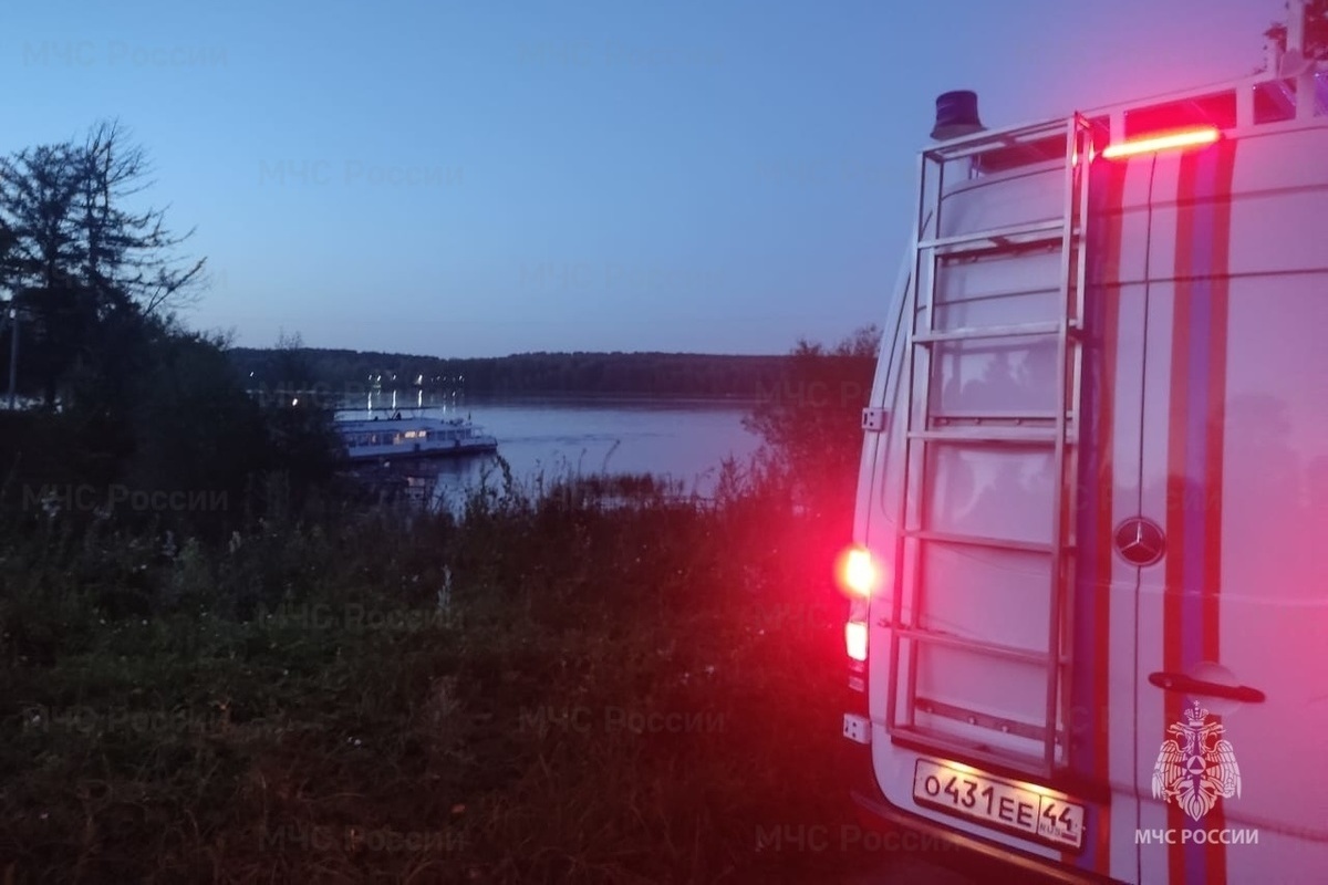 Костромские аварии: на Волге теплоход «Москва-52» протаранил лодку «Казанка»