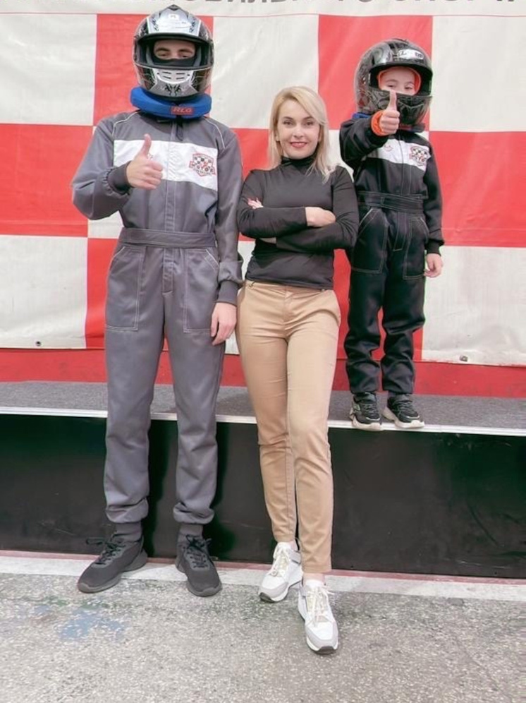 Исполняющая обязанности мэра Петрозаводска показала сыновей-гонщиков