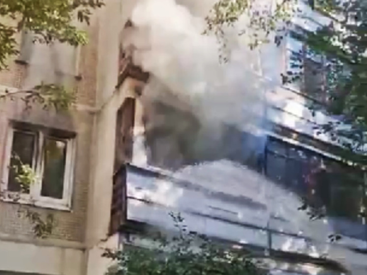 Названа причина крупного пожара на северо-востоке Москвы: женщина подожгла свою квартиру