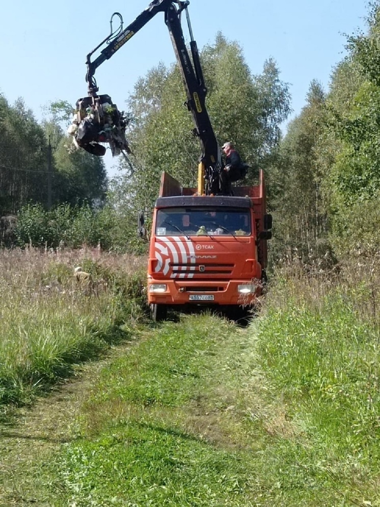 С кладбища в Тверской области вывезли 40 кубометров мусора