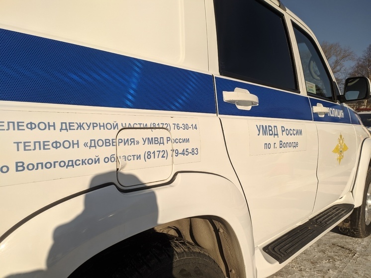 Житель Череповца помог пожилому человеку дойти до дома, но обокрал его