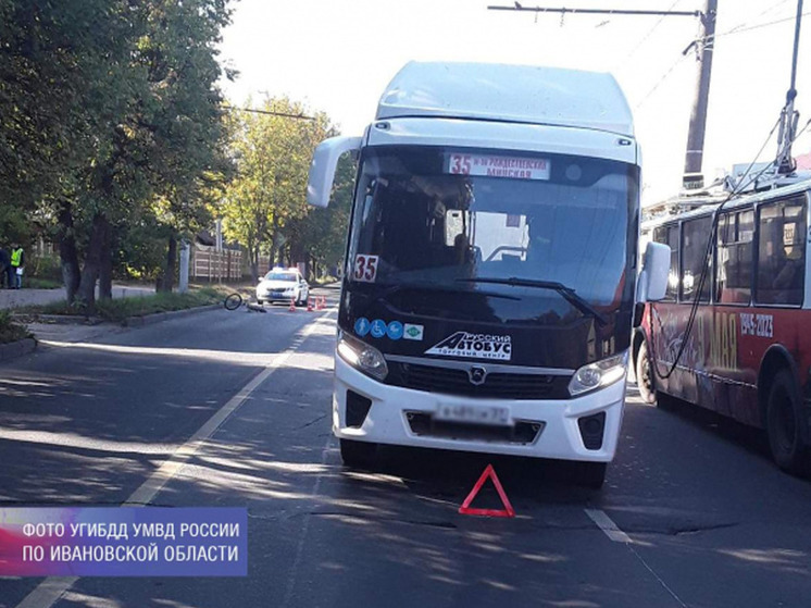 В Иванове утром 13 сентября молодой парень на велосипеде попал под автобус