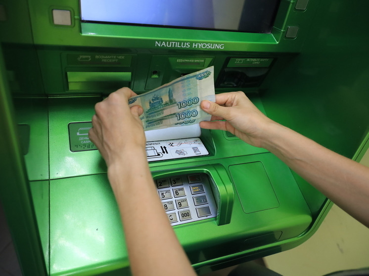 В Мурманске 54-летняя северянка украла у пенсионера банковскую карту