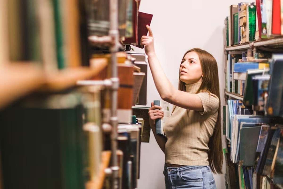 Выявлены книжные предпочтения россиян: сонники, привороты, религиозные  труды - МК