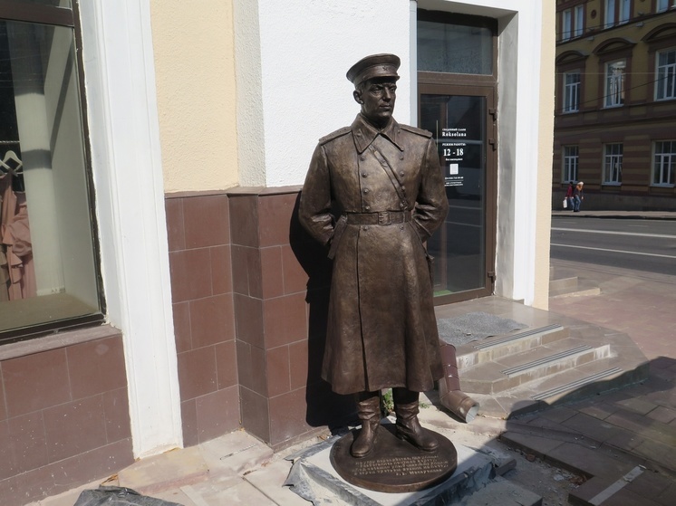 В центре Смоленска установили памятник постовому Курицыну