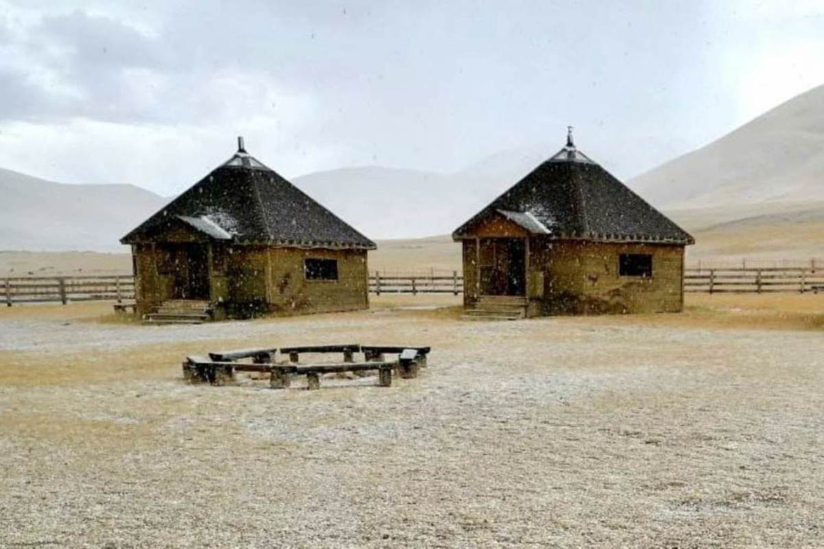В Республике Алтай прошел первый снег с градом