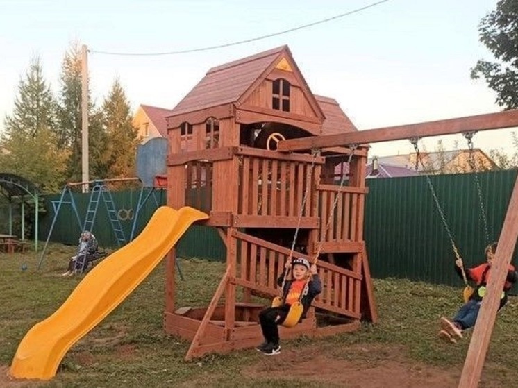 В Кирове по инициативе жителей открыли детскую площадку