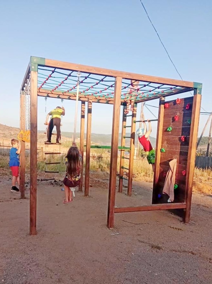 Дарасунский рудник подарил забайкальскому посёлку детскую площадку