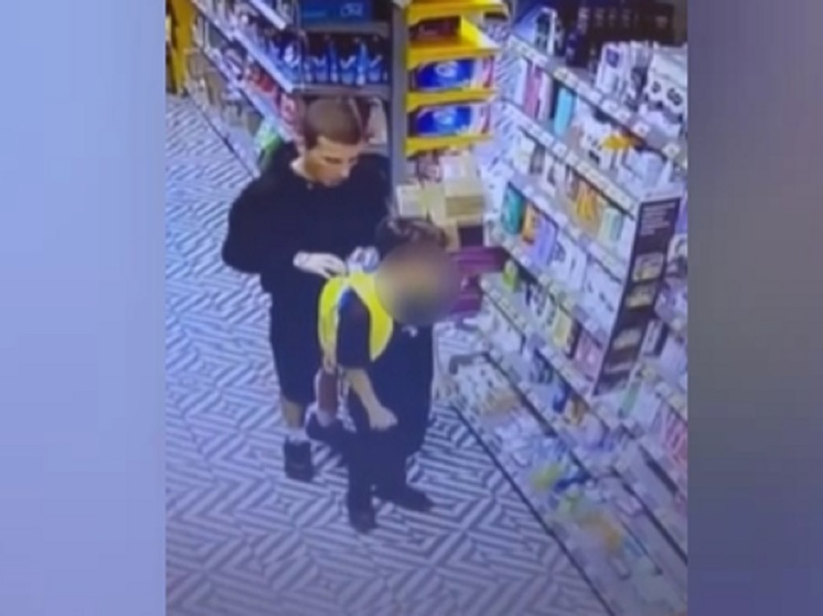 Взрослый с ребенком своровали шампунь в Екатеринбурге