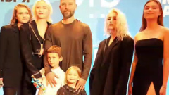 Владимир Кристовский привёл на премьеру всех своих шестерых детей: светское видео