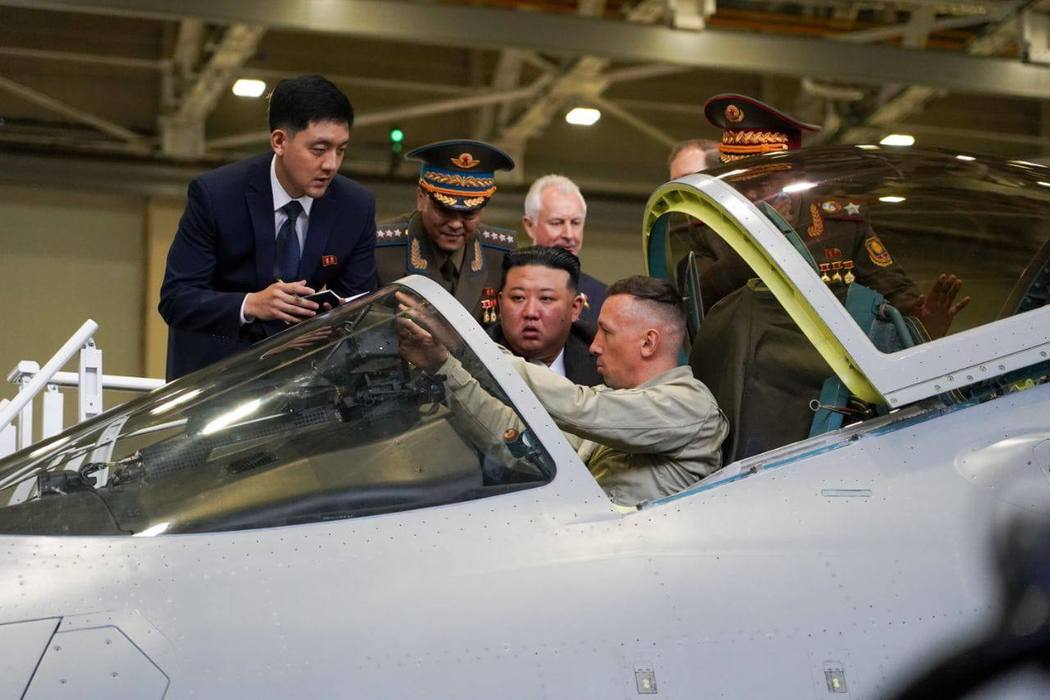 Ким Чен Ына в Хабаровском крае встретили хлебом-солью и показали новейшие самолеты: фото