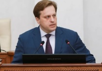 Глава алтайского минздрава Дмитрий Попов может уйти с поста министра из-за повышения